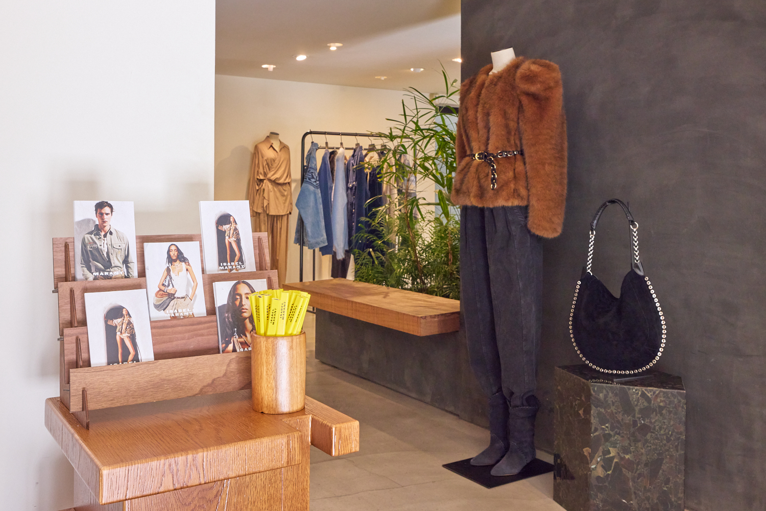 액세서리 힘주는 ‘이자벨마랑’ 청담 플래그십서 S/S 선공개 27-Image